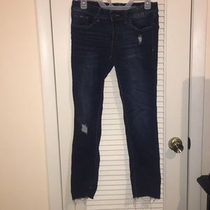 Dark washed skinny jeans.